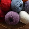 Wholesale Traceable Merino Pure Wool Yarn Medium Thick Yarn for Hand Knitting DIY Stick Knitting Scarf Yarn Ball