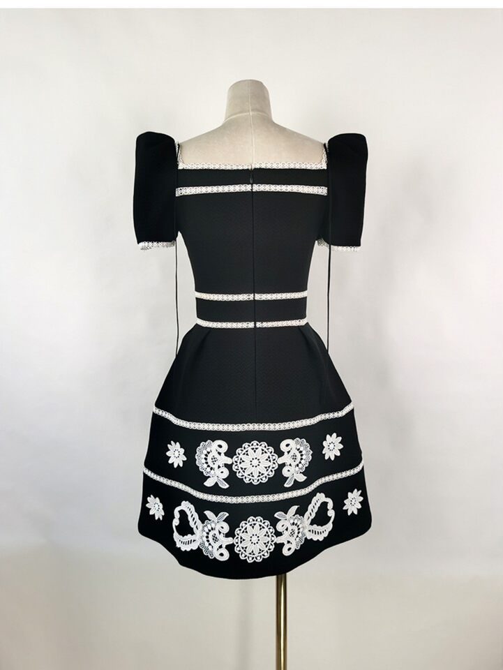 Đầm Vintage Cổ chữ Vuông Tay Phồng Thêu Hoa Thiết Kế Pháp Màu Đen chi tiết 11