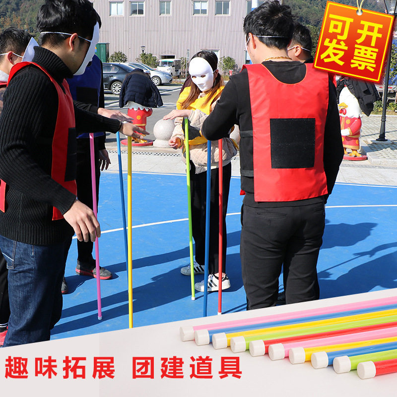 เสาพลาสติกป่า, การสร้างทีมและอุปกรณ์ประกอบฉากกิจกรรมการพัฒนา...