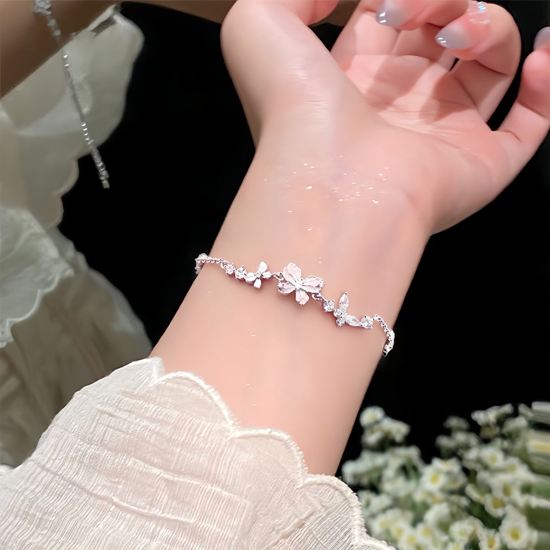 Liuguang Die Meng Luminous Butterfly Bracelet Girls Light Luxury Pink Romantic Fluorescent Bracelet Holiday Gift