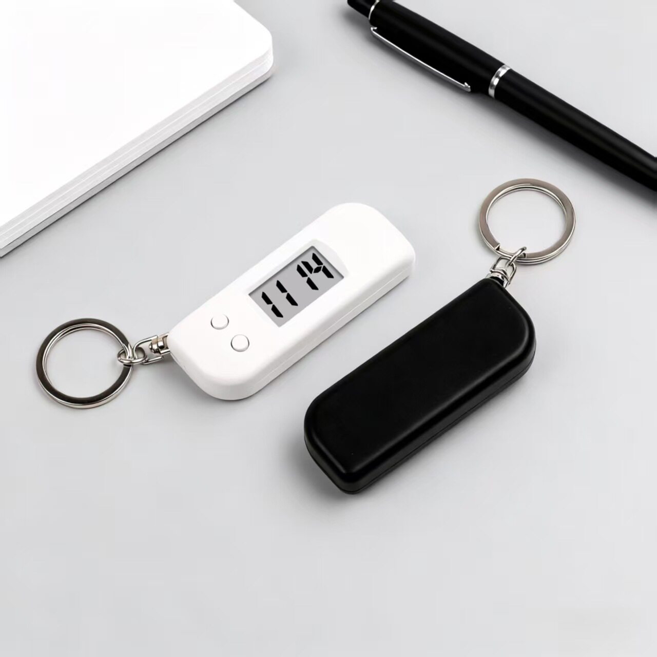 New 2025 Simple Keychain Mini Hour Clock for Students, Portable Exam-Specific Electronic Clock with Luminous Digital Display