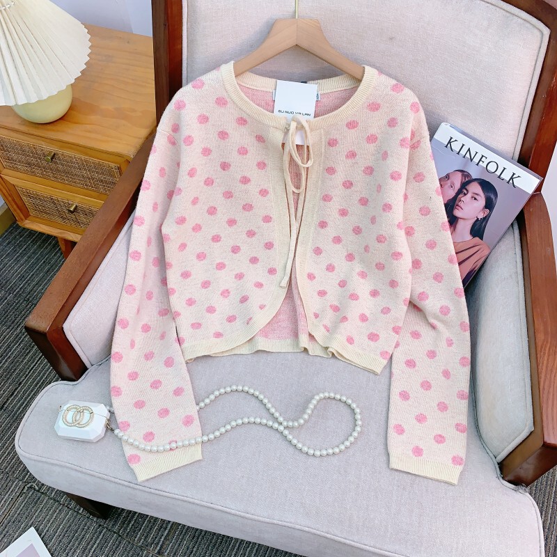 Bộ cardigan dệt kim họa tiết chấm bi kèm chân váy midi — Chân váy, Áo khoác cardigan dệt kim