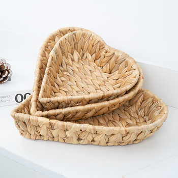 Cross-Border Straw Storage Basket Fruit Basket Hand-Woven Water Hyacinth Snack Tray Heart-Shaped Cosmetics Storage Basket