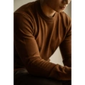 Dark brown [round neck]