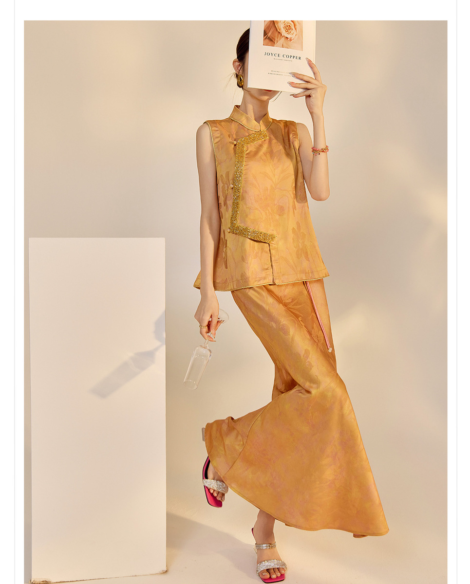 Bộ áo gilê thêu cổ cao phối chân váy đuôi cá dài — Áo gilê, Váy nửa