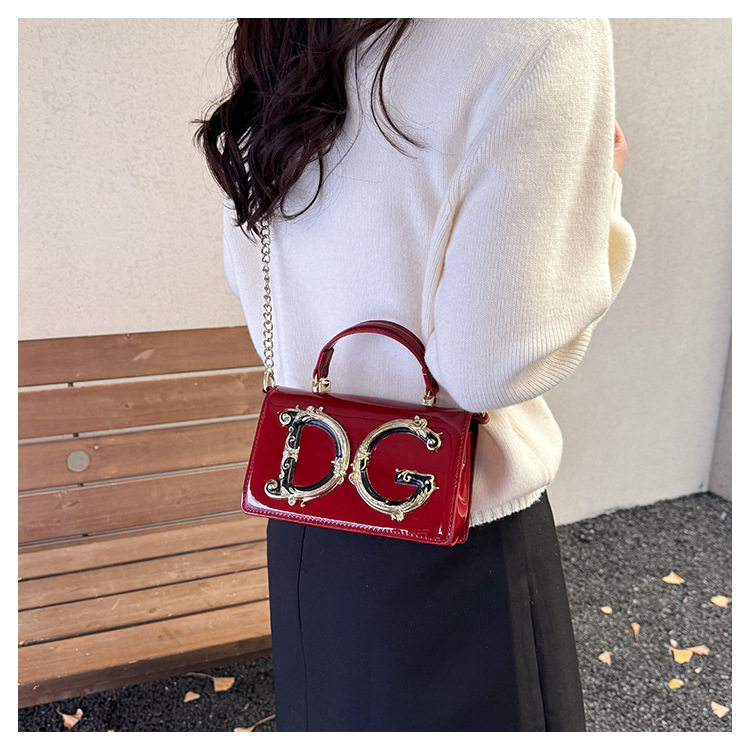 Cross-Border Patent Leather Hand-Held Fashion Women's Bag Chain Crossbody Bag Hand-Held Dinner Bag Fashion Catwalk Bag 28 O1CN01LRAbIF2G0X5GzXiog !!2220381628953 0 cib