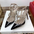 Two bands in black patent leather
