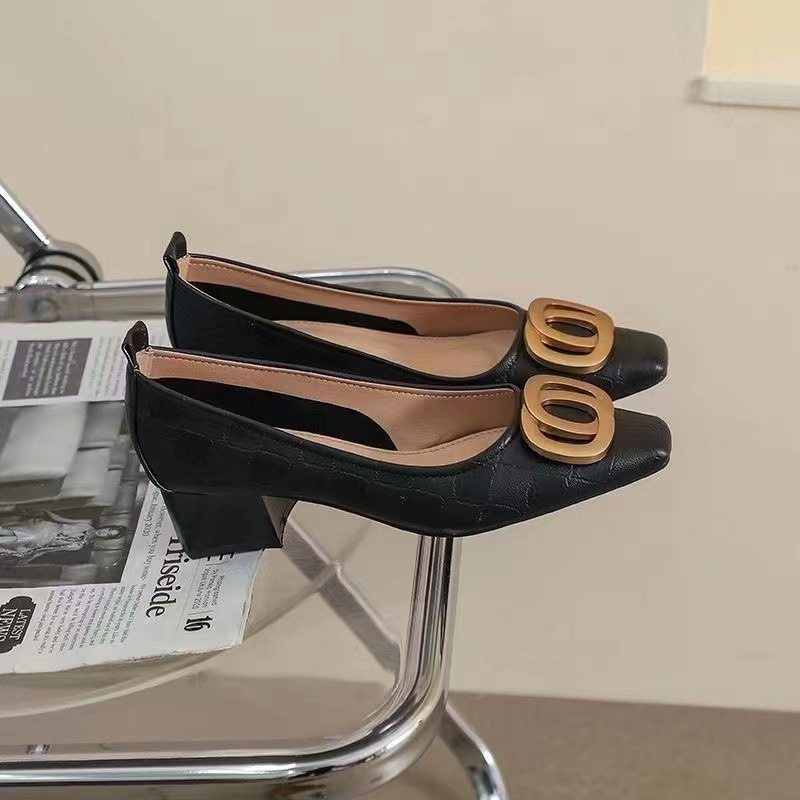 Loafers with pointed toes and soft soles, plus-size women's shoes