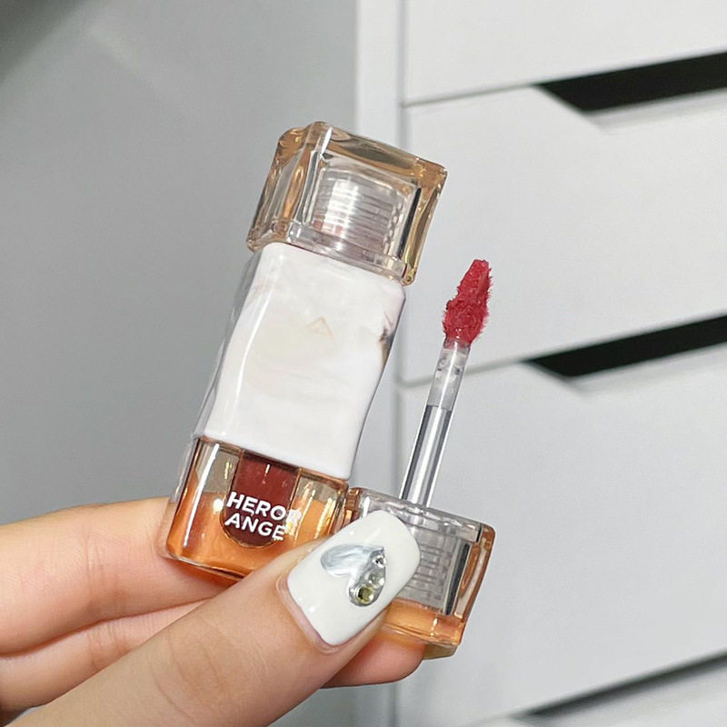 Light dew thick tone mirror lip glaze white pseudo plain not easy to stick cup Thai milk coffee water light crystal frozen lipstick lip gloss women