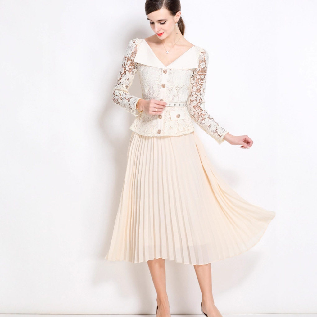French Princess Style Lace Panel Long Sleeve Dress Autumn Fashion Slim Fit Pleated Skirt Metal Button Detail