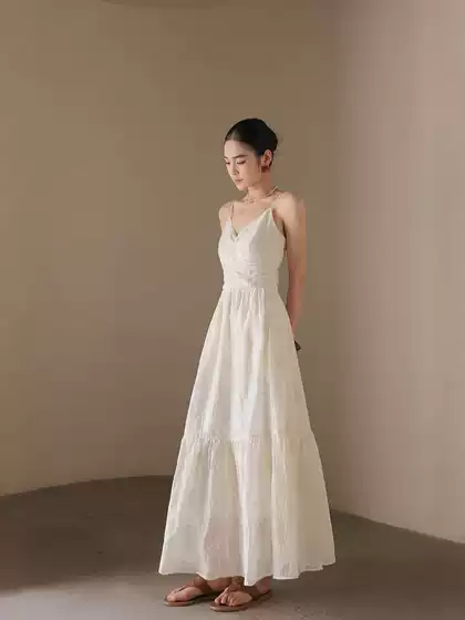 White High-End Dress for Women, 2026 Summer New Style, V-Neck, Waist-Cinching, Slimming A-Line Strap Dress, Long Dress for Women