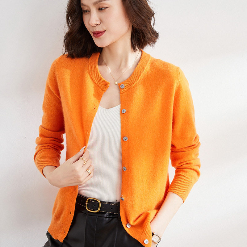 2025春秋新款韩版开衫纯色圆领单排扣针织毛衣驼色打底衫女外套