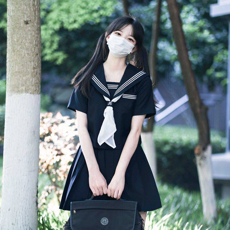 半袖上着のスカートのスカーフ