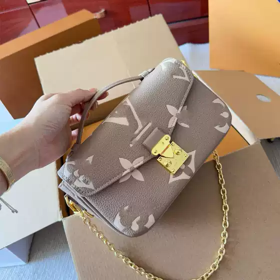 New Genuine Leather Trendy Printed Messenger Bag small size Handbag Women's Crossbody Bag Fashionable Small Bag Lock Small Square Bag All-match