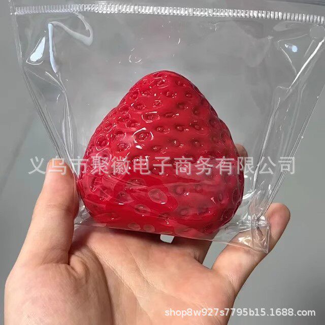 赤いイチゴ【PVC】バッグ