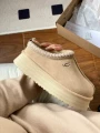Leather surface off-white