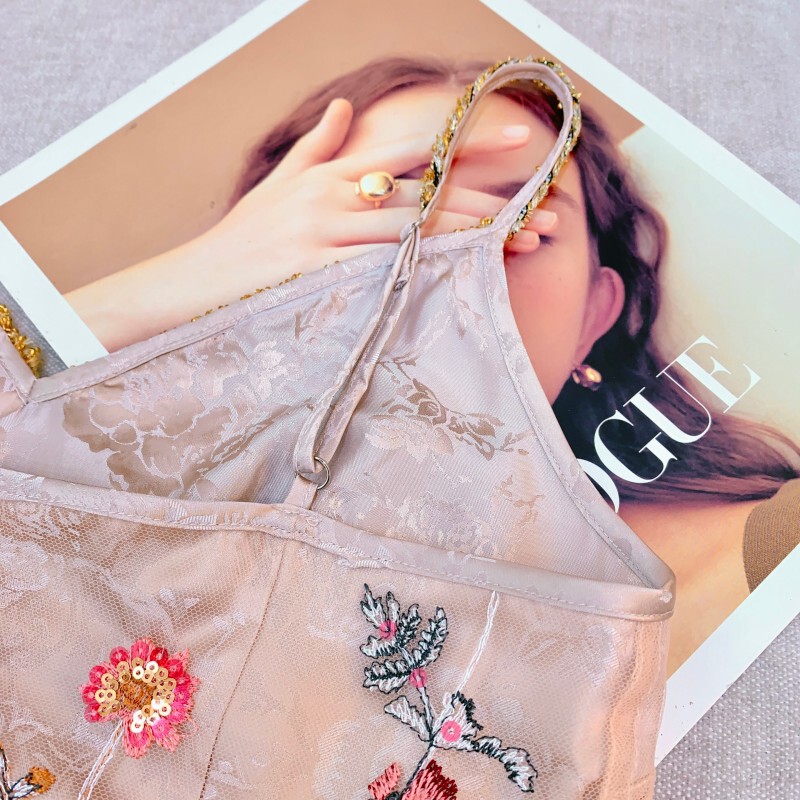 Đầm maxi nữ họa tiết hoa cổ V dây mảnh phối lưới xòe — Đen ánh kim, Hạnh đào mềm