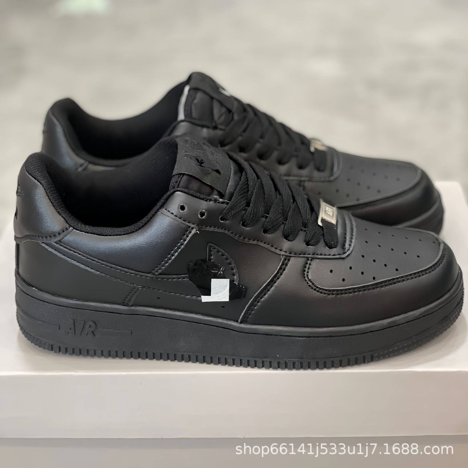 AJ Men's Shoes Air Force One Sports and Recreational Shoes Girls' New Black Knight Couples at Pure Plain.