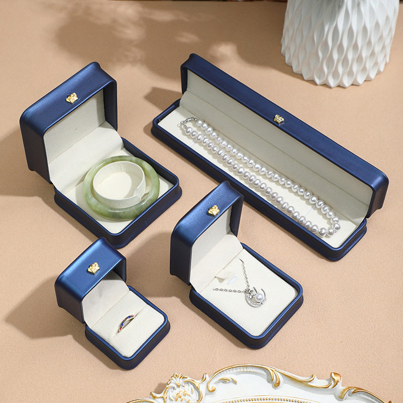Crown Classy Pu Leather Jewelry Box Jewelry Necklace Gift Box Waist Ring Bracelet Bracelet Jewelry Packaging Box