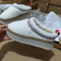 Embroidered lambswool off-white