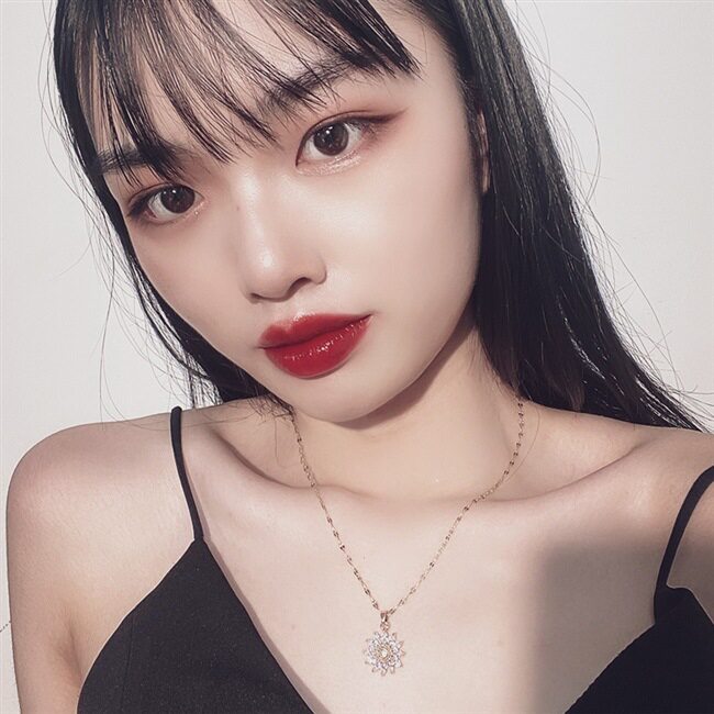 Golden Zircon Sunflower European and American Pendant Personality Tide Necklace Women's Night Market Style Fresh Fashion Accessories