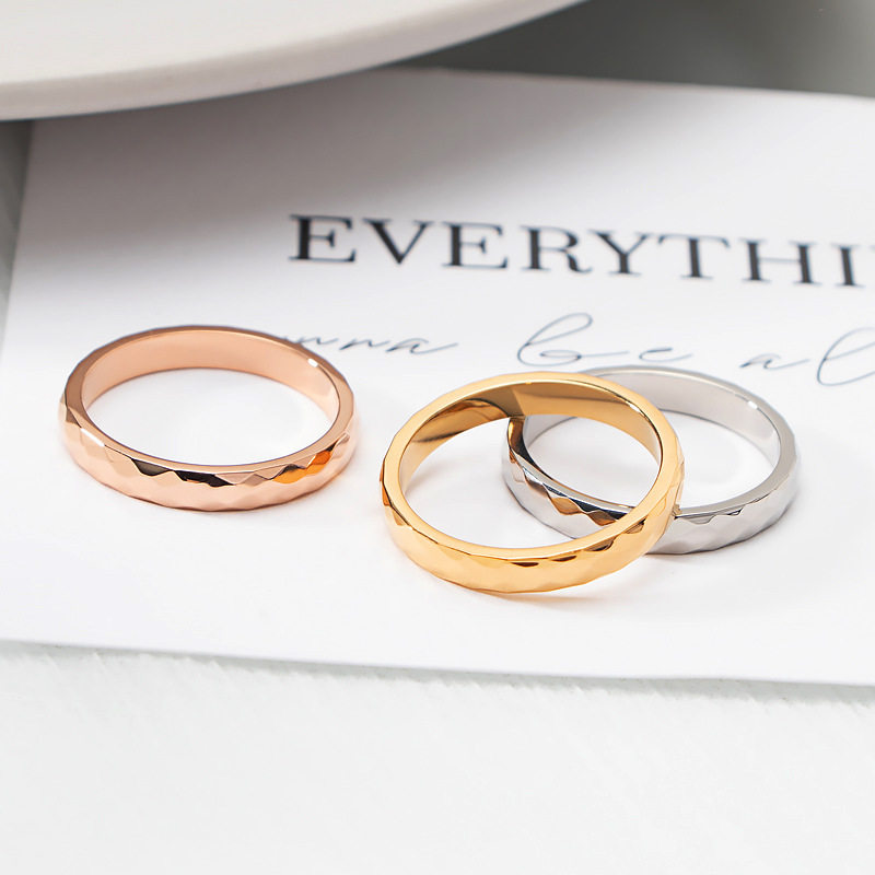 网红爆款时尚3mmV形波浪批花戒指轻奢冷淡风戒指菱格纹钛钢戒指女