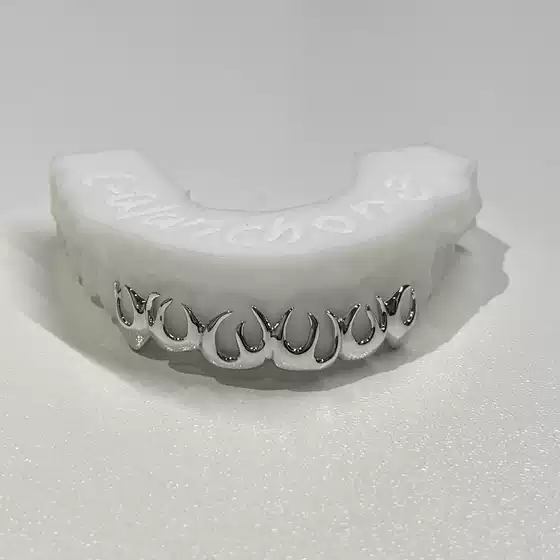 6-Tooth Flame Style Grillz, a best-selling product in European and American cross-border markets