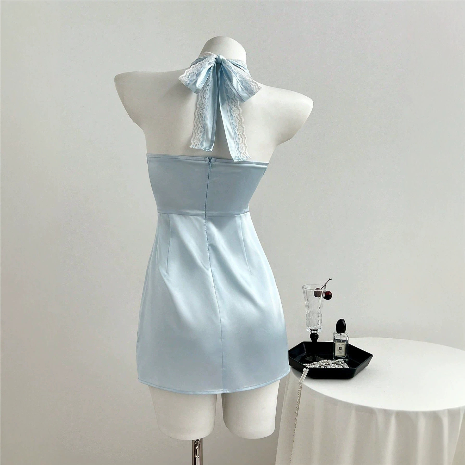 Lace Trimmed V Neck Halter Dress Elegant Design Comfortable Fit Versatile Style Perfect for Parties or Casual Outings