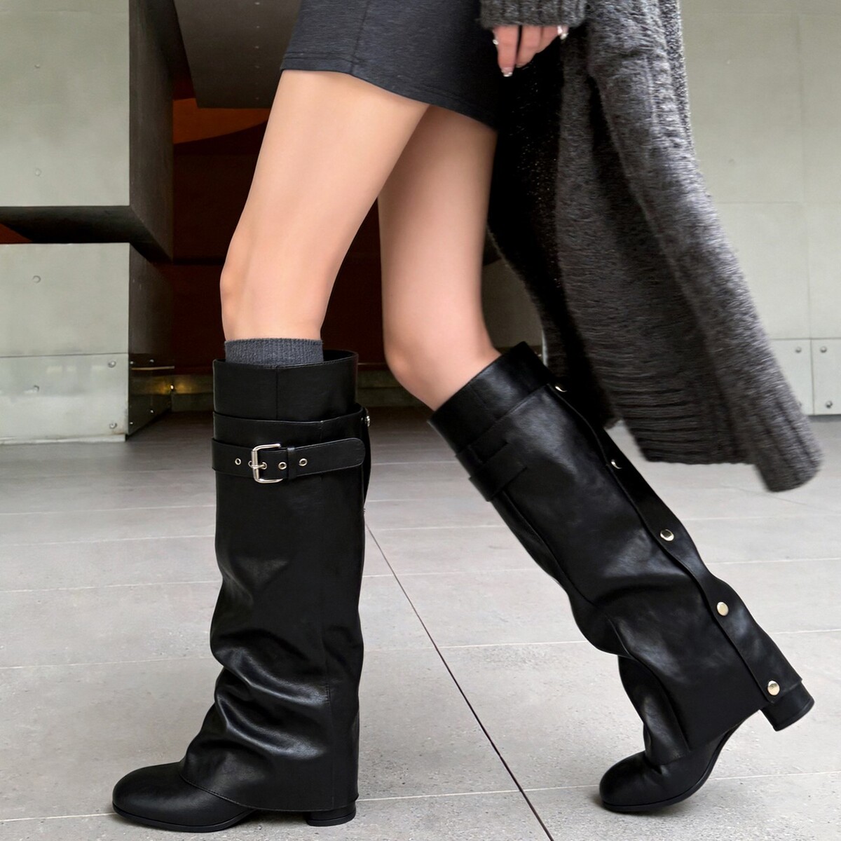 Boot nữ cổ cao gót thô 5.5cm, ống rời tháo được hai kiểu, khóa thắt lưng, mũi vuông — màu đen, Màu nâu đậm