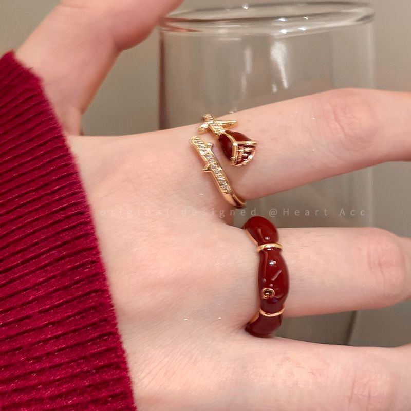 酒红玫瑰锆石戒指女生2024新款网红显白食指戒气质叠戴可调节指环