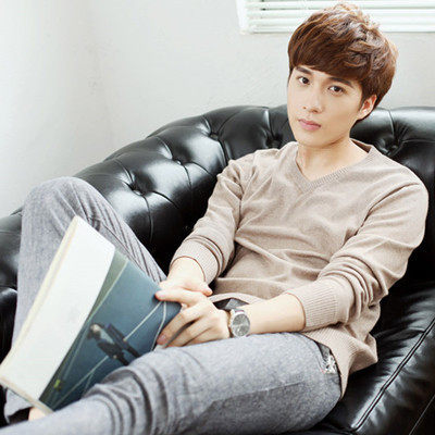 跨境新款韩版秋冬男士V领大码毛衫针织宽松纯色男毛衣打底衫