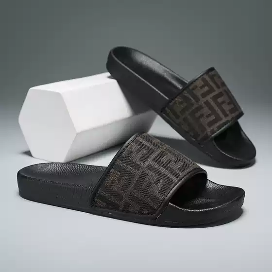 European Station Slippers 2025 Men's Casual Slippers Summer European and American Fashion Outer Wear Lightweight Soft-Soled Beach Sandals