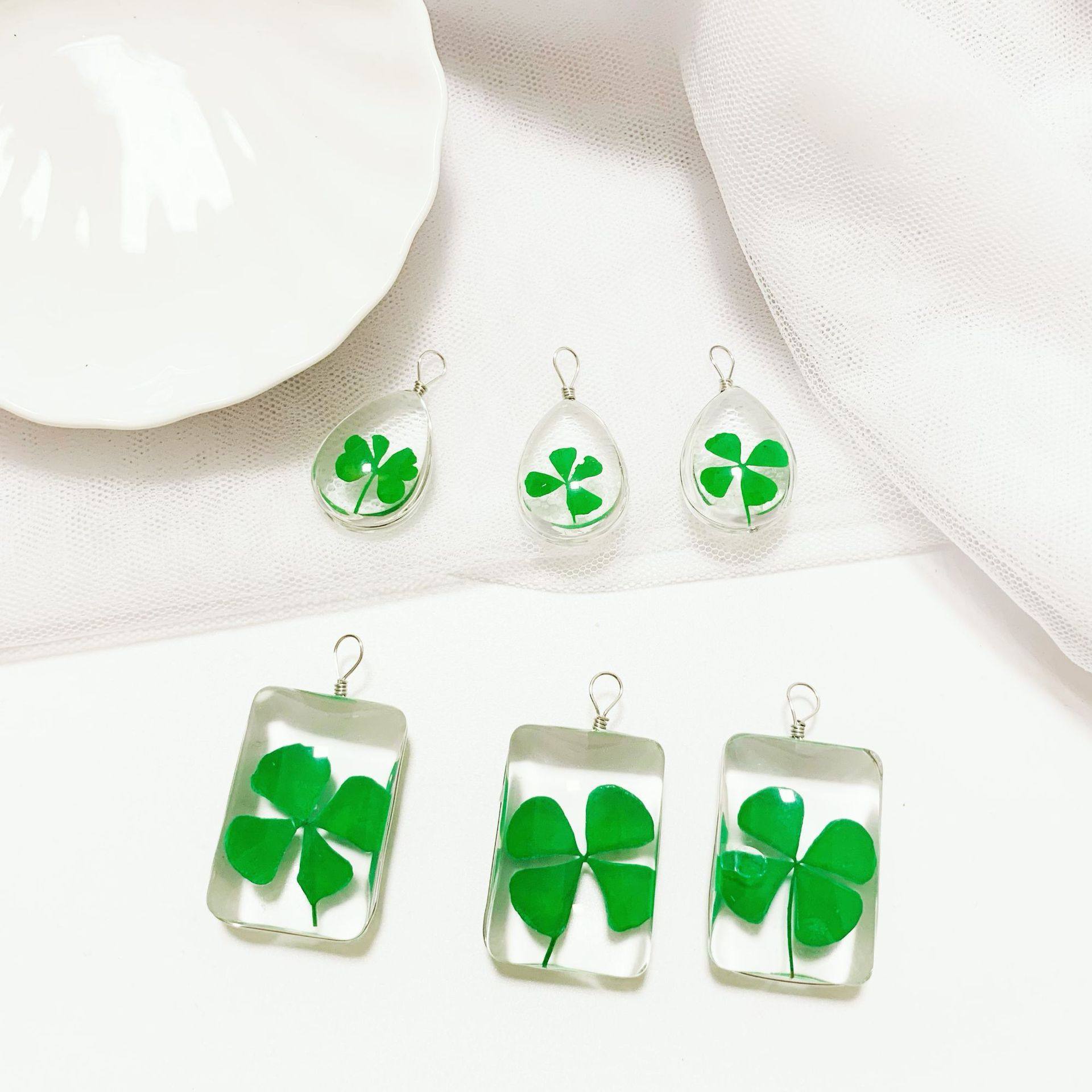 Four-leaf clover plant specimen time glass necklace green pendant sweater chain key chain diy accessories in stock