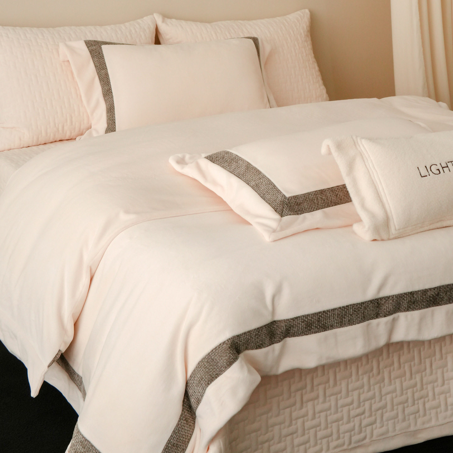 High-End High-Weight Milk Velvet Bed Cover Four-Piece Winter Warm Velvet Anti-Static Bedding Set That Is Warm but Not Cold