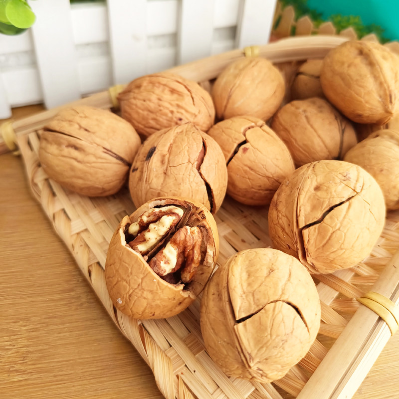 Roasted Walnuts Xinjiang Hand-Picked Thin-Skinned Cooked Walnuts Herbal Milk Flavor Snacks for Pregnant Women Nuts Individually Packaged