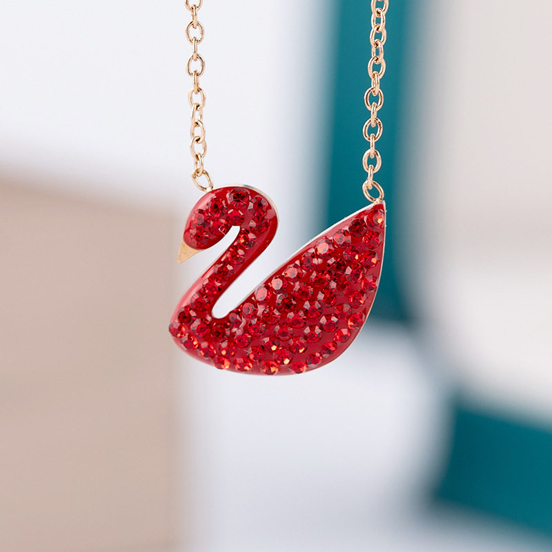 Black Swan Titanium Steel Necklace for Women, Niche Light Luxury Temperament Clavicle Chain, High-End Sweater Chain Jewelry