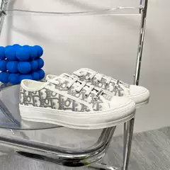2024 Retro Vintage Embroidered Canvas Spring and Autumn White Sneakers with Thick Soles and Hidden Height Increase, Versatile Low-Top Sports Shoes for Women