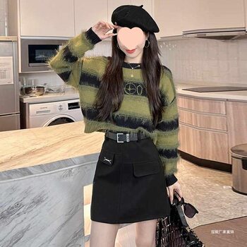 Autumn Suit for Women 2025 New Style Light Mature Style Retro Stripesd Knitted Sweater with Slimming Look Skirt Two-Piece Set