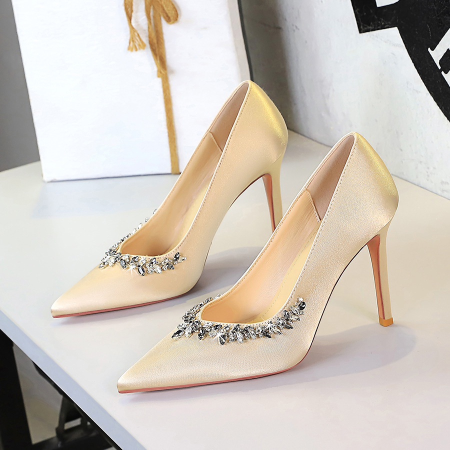 Giày cao gót nữ mũi nhọn chất liệu satin đính đá sang trọng dự tiệc — -2 màu đen 10CM, -2 màu sâm panh 10CM, -2 màu xanh lá cây 10CM, -A2 đen 7CM