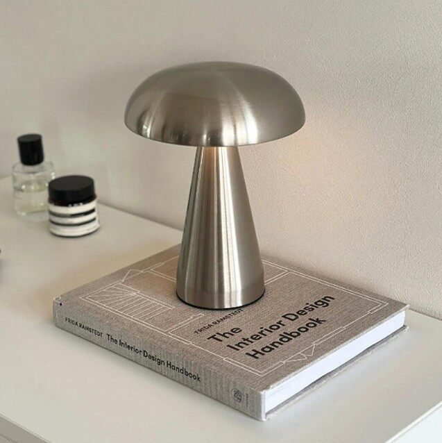 Cross-border Metal Mushroom Table Lamp Nordic Creative Retro USB Charging Cafe Bedside Touch Decorative Table Lamp