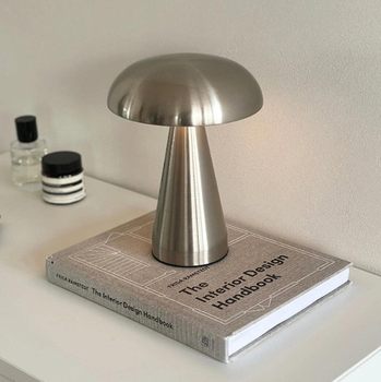 Cross-border Metal Mushroom Table Lamp Nordic Creative Retro USB Charging Cafe Bedside Touch Decorative Table Lamp