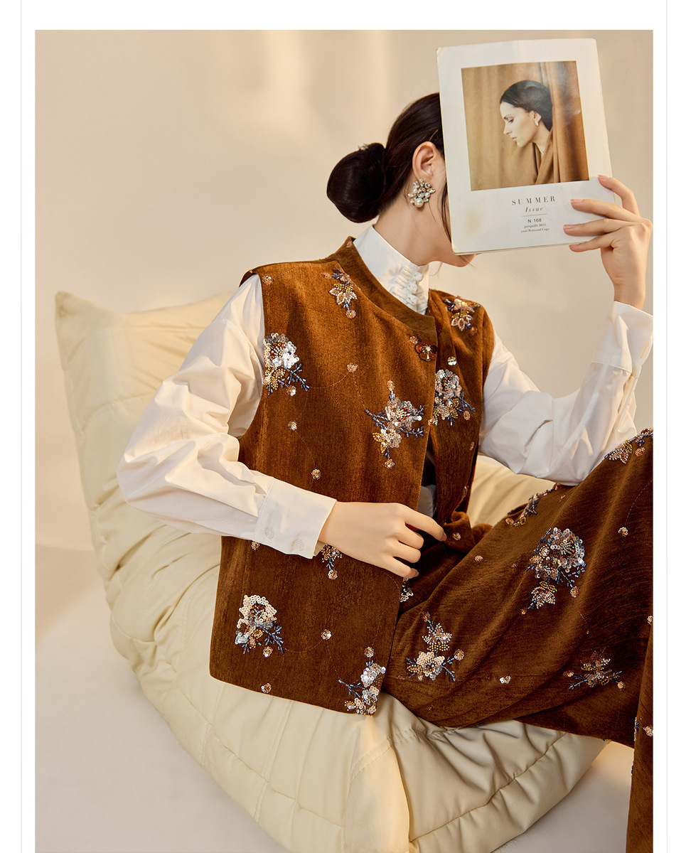 Bộ ba món nữ gồm áo khoác dài tay thêu đính cườm, chân váy chữ A và áo vest — Áo vest đính cườm (giao hàng trong 7 ngày), Áo vest đính cườm (giao hàng trong ngày), Váy thêu cườm (giao hàng trong 7 ngày), Váy thêu cườm (giao hàng trong ngày)