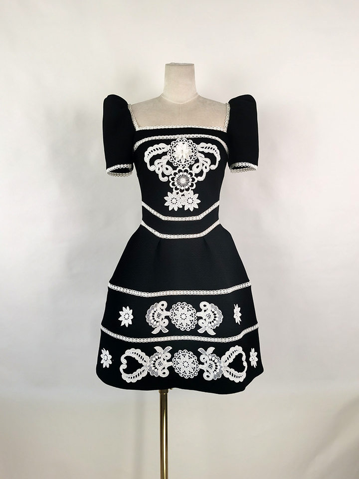 Đầm Vintage Cổ chữ Vuông Tay Phồng Thêu Hoa Thiết Kế Pháp Màu Đen