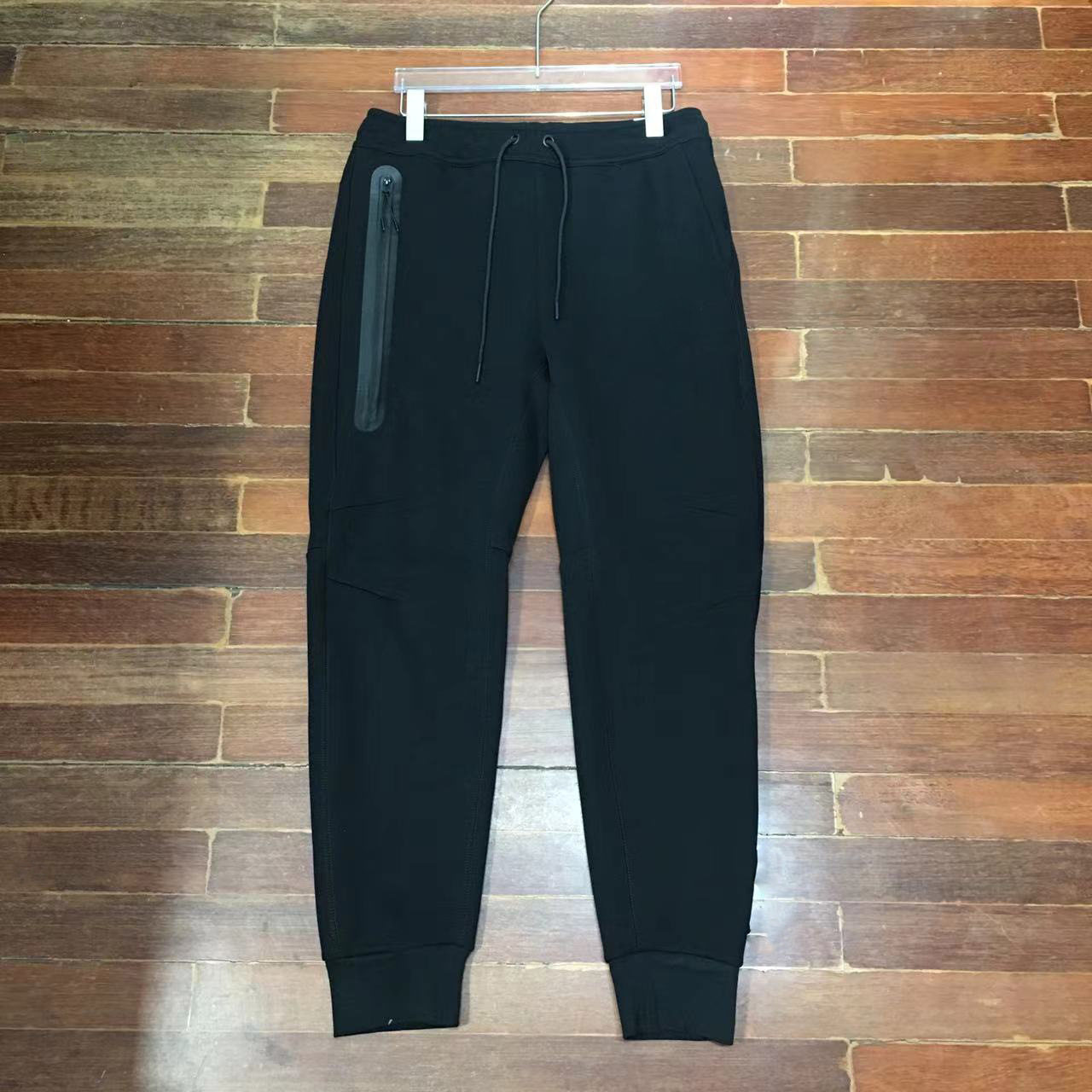 In the spring and fall of 2024, the sport of leisure slinging ropes and crocheting the feet of a man with a cotton needle and a 002 pair of pants.