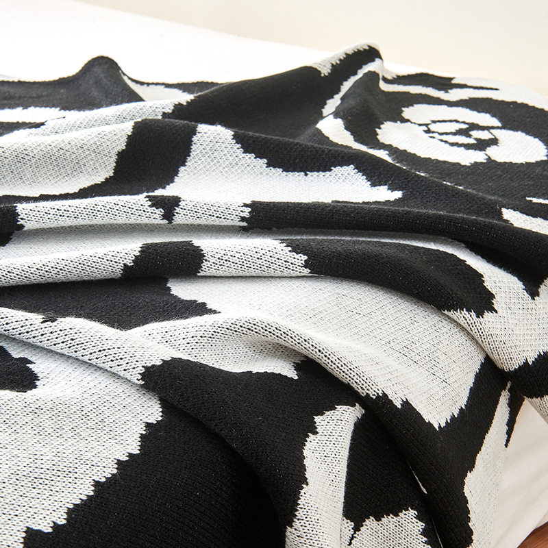 Light Luxury and Simple Camellia Knitted Blanket, Soft and Skin-Friendly Spring and Summer Office Nap Air-Conditioned Blanket Gift Blanket