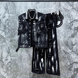 Модный мужчина-спортсмен / новая ниша в американском стиле, старый джинсовый жилет в стиле ретро, модный бренд, красивый дизайн с дырками.