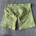 Ly-pistachio green