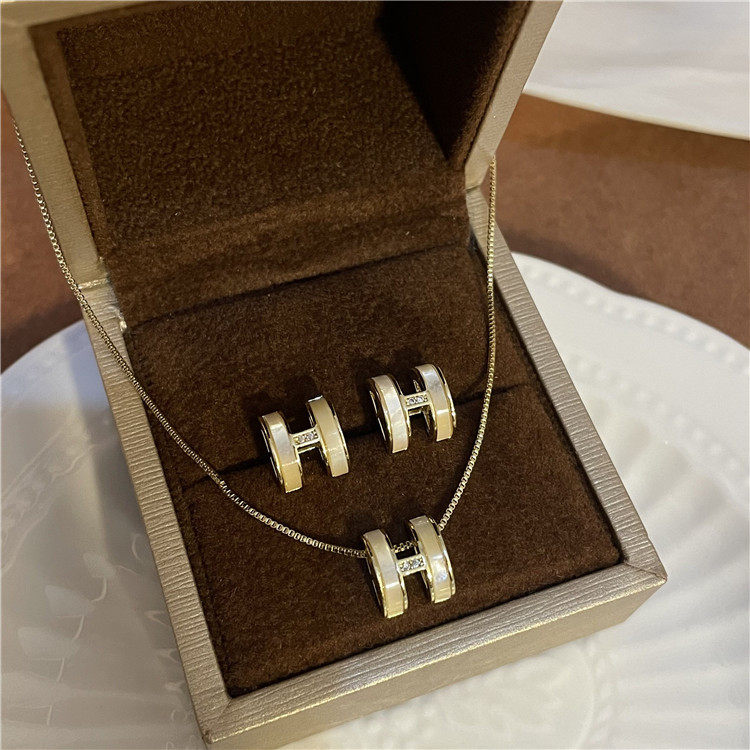 Niche Design Real Gold Electroplated Shell Zircon Letter H Necklace Earrings Women's High-end Light Luxury Necklace Clavicle Chain