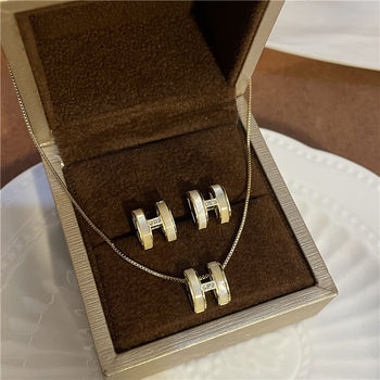 Niche Design Real Gold Electroplated Shell Zircon Letter H Necklace Earrings Women's High-end Light Luxury Necklace Clavicle Chain