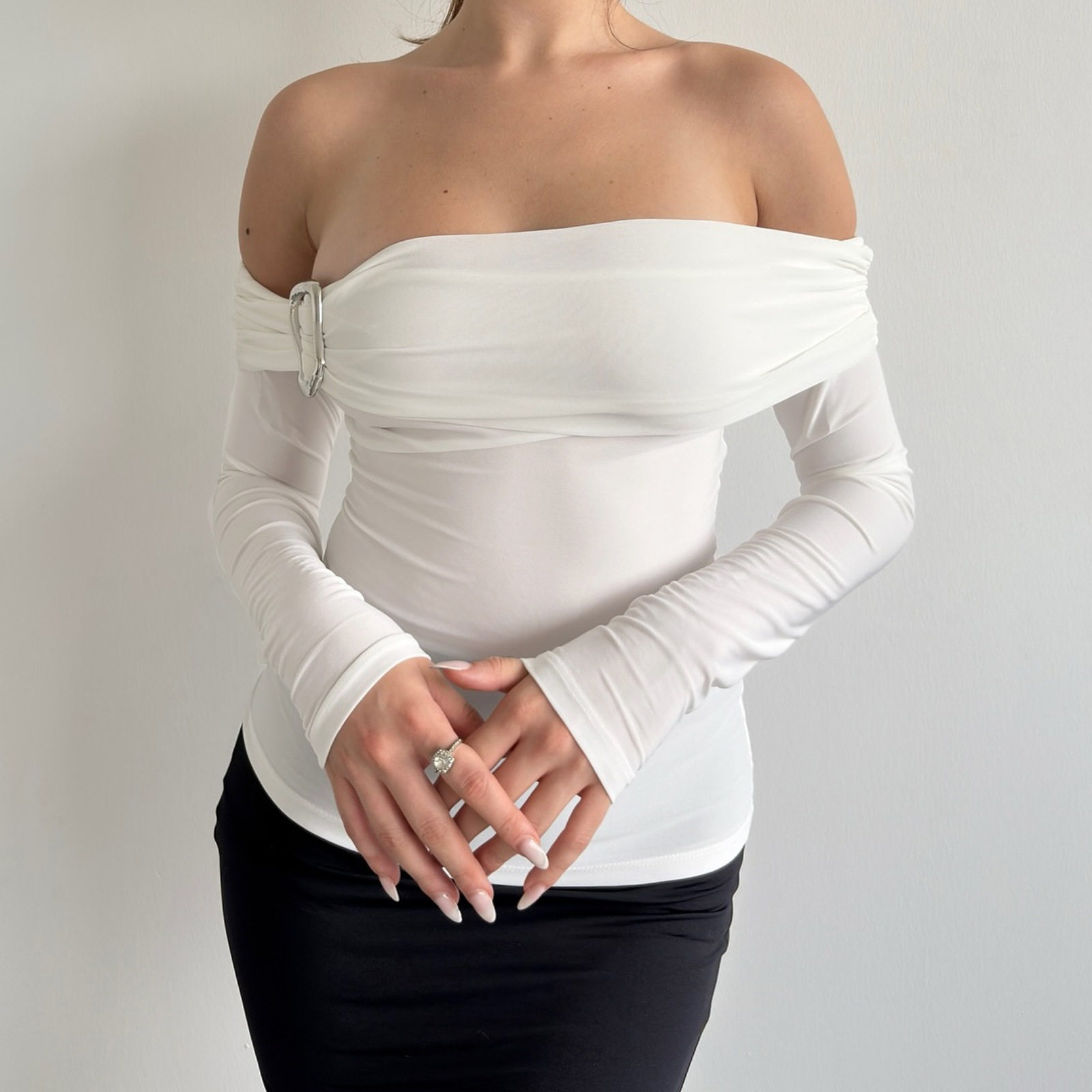 Summer Womens Top Off Shoulder Slim Fit Solid Color Backless Trendy Casual Wear Wholesale Available
